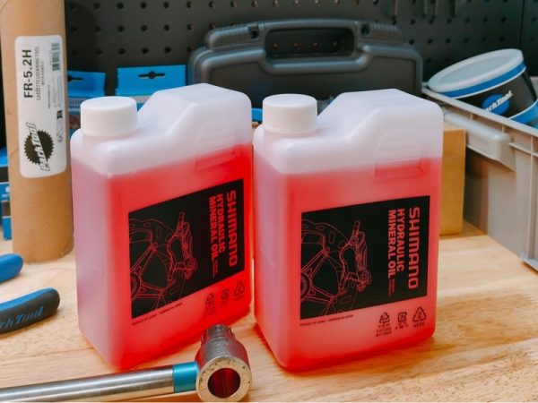 Dầu thắng xe đạp hiệu Shimano Hydraulic Mineral Oil for Disc Brakes (1000ml) - Ảnh 2