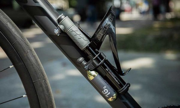 Bơm mini cầm tay, kèm chức năng bơm CO2, hiệu Topeak THR-HP2S Hybrid rocket HP - Ảnh 1
